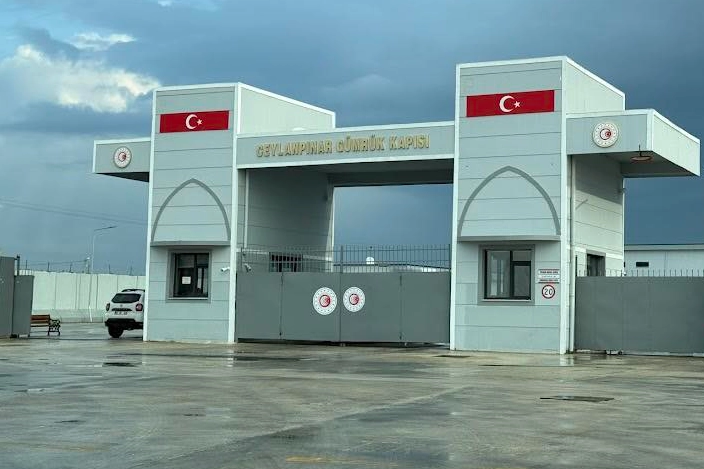 Türk Vatandaşları ve Suriyeliler İçin Suriye Sınır Kapıları Pasaportla Geçişe Açıldı